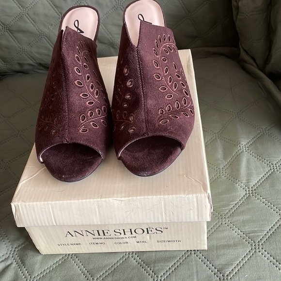 Sz 11M Annie’s Shoes (Lizzie) Brown Faux Suede - Picture 3 of 5